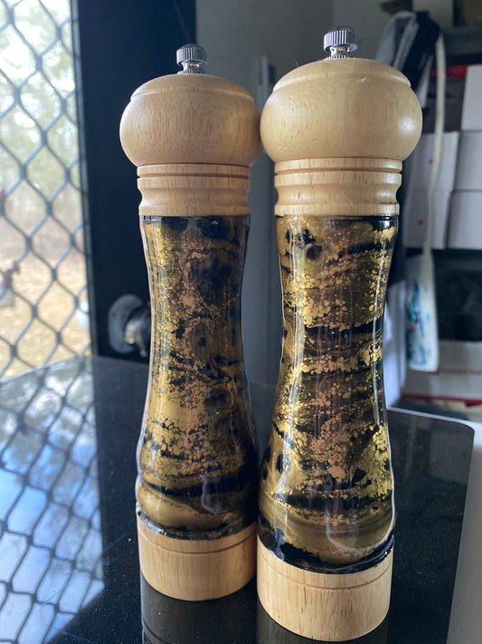 Salt and pepper Grinders 22cm tall (example pics only)